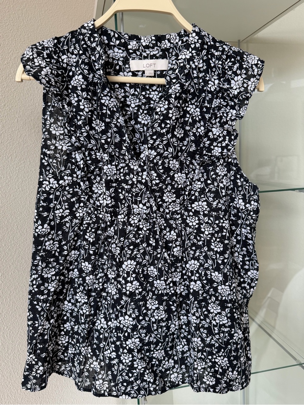 LOFT Black & White Floral Cap Sleeve V-Neck Top